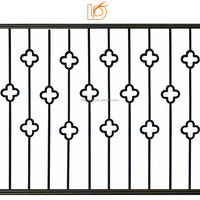 Nouveaux styles, designs modernes, balustres en fer forgé noir et or pour escaliers intérieurs, ornements floraux carrés pour l'intérieur