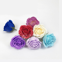 Vente en gros de fleurs de luxe, cadeau de saint-valentin, pétales de Rose, boîte en papier, savon artificiel, fleurs, tête