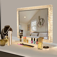 Miroir de Maquillage Carré en Verre Métallique de Luxe avec Écran LED Intelligent et Cristaux – Idéal pour le Maquillage et les Soins Personnels