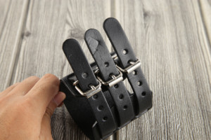 Мужской многослойный браслет из натуральной кожи в стиле европейского и американского экстравагантного панка, широкий вариант - Product Image 5