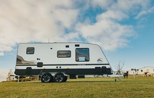 XINYI Factory Direct 22FT Australian Camper 4x4 Camper Double Backdoor Aluminium Haute Capacité à Vendre - Product Image 3