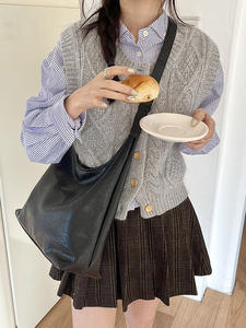 <b>Large</b> Capacity Retro Commute <b>Crossbody</b> <b>Bag</b> <b>Women</b> Korean Style Soft PU Leather Shoulder <b>Bag</b> Zipper Waterproof Fashionable - Product Image 3