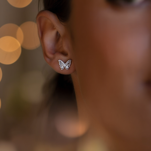 Orecchini a farfalla Uneu in oro bianco con zirconi taglio brillante rotondo, montatura a griffe, gioielli alla moda da donna, idea regalo - Product Image 2