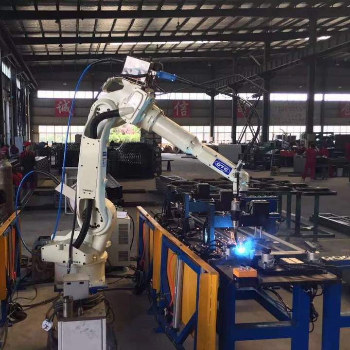 OTC FD-B6 Welding Robot - Automatic & Precise MIG Welding
