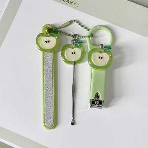 Set de Cortaúñas y Lima de Uñas Green Apple, Herramienta de Cuidado de Uñas de Acero Inoxidable con Cadena de Perlas para Uso Diario - Product Image 2