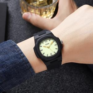 Reloj deportivo de moda para escuela secundaria, reloj de nicho ovalado para hombre, reloj de silicona de cuarzo resistente al agua al por mayor - Product Image 1