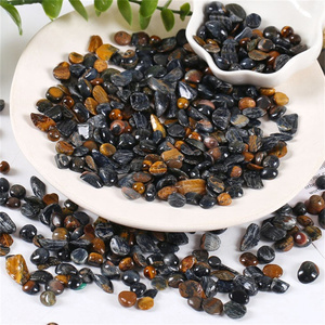 Hot Selling Blue <span class=keywords><strong>Tiger</strong></span> Eye <span class=keywords><strong>Stone</strong></span> Blauer Tigerauge Kies In Plastik box Nature del stein Für Schmuck Ornamente - Product Image 2