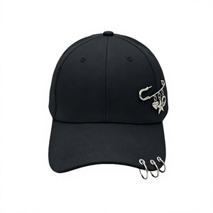 Chapeau réglable en polyester respirant avec pendentif chaîne en métal pour femme, idéal pour le sport et les loisirs - Product Image 3