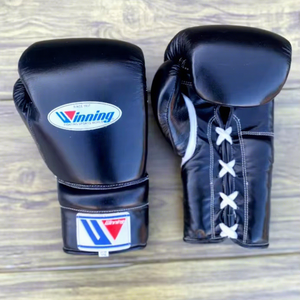 Gants de boxe en cuir véritable lacés personnalisables de haute qualité, avec sangle de poignet réglable, poignées légères en soie - Product Image 1