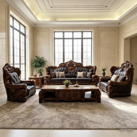 Ensemble de canapés de style manoir européen vintage en cuir capitonné olive, structure en fibre de verre sculptée en noyer foncé avec table basse en marbre