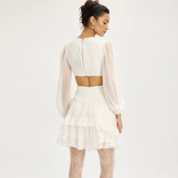 Nouvelle Robe Mini Été 2026 USA Australie en Chiffon Blanc Artisanat Lourd, Manches Longues Bouffantes, Taille Découpée, Volants Superposés, pour Élopement