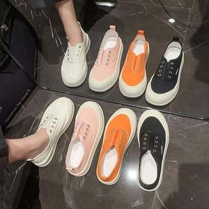 Chaussures d'hiver décontractées pour femmes, nouveau style, légères, en PU, avec semelles épaisses en caoutchouc, dans différents designs - Product Image 2