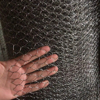 Grillage hexagonal en fil galvanisé et recouvert de PVC/PE pour élevages avicoles
