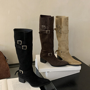 Bottes à talons hauts <span class=keywords><strong>pour</strong></span> femmes avec boucle de ceinture pointue manches épaisses conception large doublure en maille à motif solide <span class=keywords><strong>pour</strong></span> l'hiver - Product Image 4
