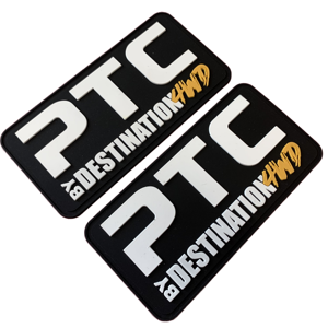 Etiqueta de PVC Suave con Logotipo Personalizado de Fabricación OEM, Parche de Goma con Esquinas Redondeadas en Relieve 3D, Lavable y con Borde Cortado al Calor para Ropa y Bolsas - Product Image 1