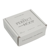 Boîte d'emballage en papier pliable de haute qualité, simple, blanche, avec logo noir imprimé sur mesure, pour les produits de vente au détail de la mode et les cadeaux