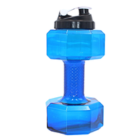 Bouteille d'eau de sport en PP personnalisée en gros, pas chère, en forme d'haltère, 2200 ml, pour la course à pied et le fitness