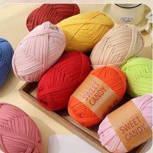 Chaussons en crochet faits main, tricotés avec <span class=keywords><strong>de</strong></span> gros pompons, colorés et originaux, vente en gros pour influenceurs en ligne, 100g - Product Image 4