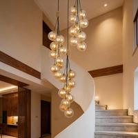 Lustre de luxe moderne en verre ambré à plusieurs têtes, en forme de globe, pour escalier en colimaçon, lampe suspendue longue verticale pour hall duplex, plafond haut, foyer