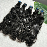 Extensions de Cheveux Humains Bruts en Gros 100% Grade 12A Couleur Noire Ondulée Naturelle Paquets de Cheveux Ondulés Naturels Cambodgiens