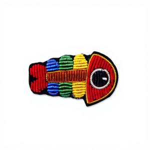 Badge brodé en soie à coudre, motif escargot, avec épingle de sûreté, personnalisable, en feutre non tissé - Product Image 1