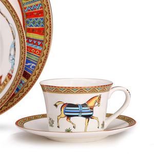 Gran oferta, 4 Uds., juego de platos de cena de porcelana de hueso dorado de cuatro caballos de guerra nórdicos reales, juego de cena - Product Image 3