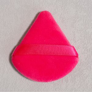 Herramienta de Maquillaje OEM de Terciopelo en Forma de Triángulo para Contornear Debajo de los Ojos y las Esquinas, Borla de Terciopelo para Polvo - Product Image 6