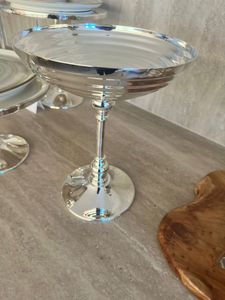 Nuevo pedestal de acero inoxidable con forma redonda, fabricado artesanalmente, a la venta por exportadores. - Product Image 2