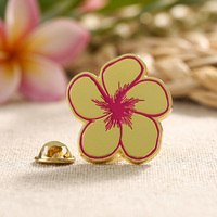 Épinglette en émail personnalisée par le fabricant, en alliage de zinc, motif fleur à cinq pétales, plaquée or, accessoire de mode souvenir, épingles pour vêtements