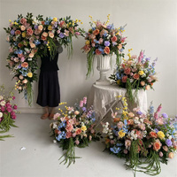 Composition florale artificielle colorée de printemps en gros, arche de mariage en bouleau naturel, toile de fond florale pour mariage en jardin