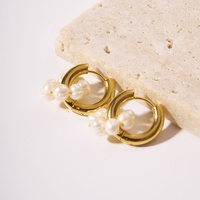 Joyería de moda fina resistente al agua, aro Huggie de acero inoxidable chapado en oro de 18 quilates con pendientes colgantes de perlas naturales extraíbles para mujer