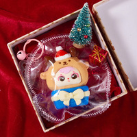 Vente en gros de jouets Squishy de Noël en boîte surprise, figurines anti-stress en silicone sous licence Samuel, breloques de sac mignonnes, cadeaux de fêtes
