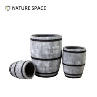 Pots à fleurs en ciment classiques modernes, grands, suspendus, durables, légers, pour la maison, le jardin, l'intérieur/l'extérieur, la décoration des centres commerciaux, baril en bois