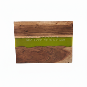 Tabla de servir de resina epoxi y madera de acacia verde hecha a mano de alta calidad para uso comercial - Product Image 1