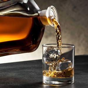 Decantador de Licor Capitol Cuadrado de 26 oz con Logotipo Personalizado, Decantador de Whisky para Botella de Vino con Tapón para Ron, Whisky Escocés, Bourbon - Product Image 6