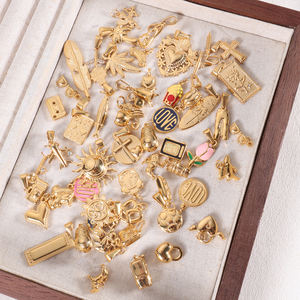 Vente en gros de pendentifs de mode personnalisés, bracelet à breloques, collier en acier inoxydable PVD doré, bijoux à bricoler soi-même, breloques pour la fabrication de bijoux - Product Image 5