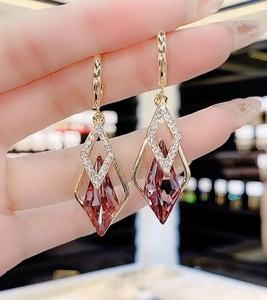 Pendientes Colgantes de Cristal con Forma de Rombo Geométrico, Coloridos, Chapados en Oro, para Mujeres y Niñas, Ideales para Fiestas, Nueva Llegada, Gran Venta - Product Image 3