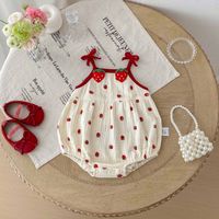 Vêtements pour bébés nouveau-nés en gros, combinaison sans manches pour bébé, imprimé fraises, barboteuse pour fille