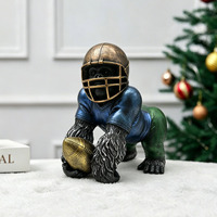 Sculpture d'athlète King Kong peinte à la main, personnalisée et créative, en résine polymère, statue de gorille avec ballon de rugby pour la décoration de la maison ou du bureau