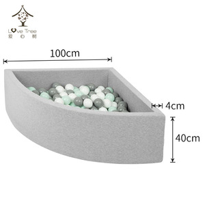 Piscine à balles d'angle Love Tree 100x40x4cm en tissu gris pour enfants, jouet d'intérieur - Product Image 1