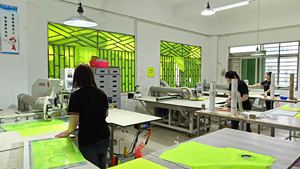 เสื้อกั๊กนิรภัยสะท้อนแสงสีเขียวสะท้อนแสงมาตรฐาน <span class=keywords><strong>EN20471</strong></span> สำหรับคนงานบนท้องถนน - Product Image 6