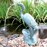 Sculpture en bronze coulée sur mesure, thème moderne extérieur, grand cygne en forme de cœur, fontaine d'eau, décoration de jardin