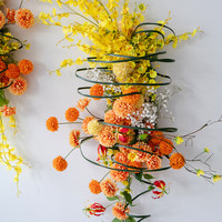 Herbstliches Orange-Gelbes Spiralförmiges Zweig-Set aus Seiden-Kunstblumen, Tropische Dahlie Gloriosa, Blumenbogen-Hintergrund für Hochzeiten im Freien