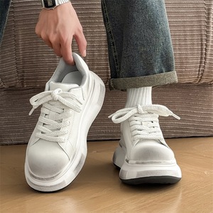 Chaussures basses personnalisées à semelle épaisse pour hommes et femmes, baskets de sport légères, respirantes et tendance pour la marche et la course - Product Image 4