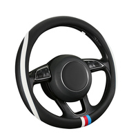Volant de voiture confortable à 4 branches avec un travail de finition exquis