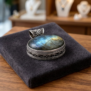 Pendentif artisanal en argent sterling avec labradorite, bijou bohème en pierre précieuse ovale - Product Image 3