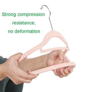 Lot de 50 cintres antidérapants en velours rose durables Ganchos Perchas Para cintres en tissu floqué avec barre d'attache - Product Image 4