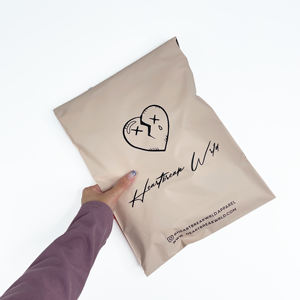 Sobres de Poliéster Personalizados Color Durazno con Impresión de Logotipo Negro, Bolsas de Envío de Marca para Ropa, Comercio Electrónico para Pequeñas Empresas - Product Image 1