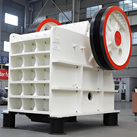 Concasseur à mâchoires de haute qualité pour roches avec moteur et engrenages, machine minière, capacité max. 880 t/h
