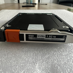 Discos Duros NVMe SSD de 1.92TB para PowerStore 500T 1200T 3200T (005054041, 005053702, 005053703, 005052920, 005053076) EMC - Product Image 3